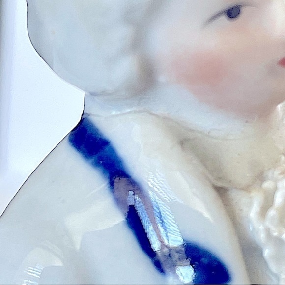 Porcelain Figures Colonial Victorian Men Blue White Gold Hand Painted Vintage - Picture 15 of 15